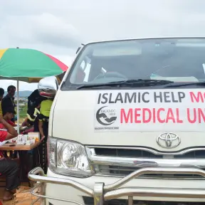 Healthcare on the Frontlines: Providing Medical Care in Refugee Camps